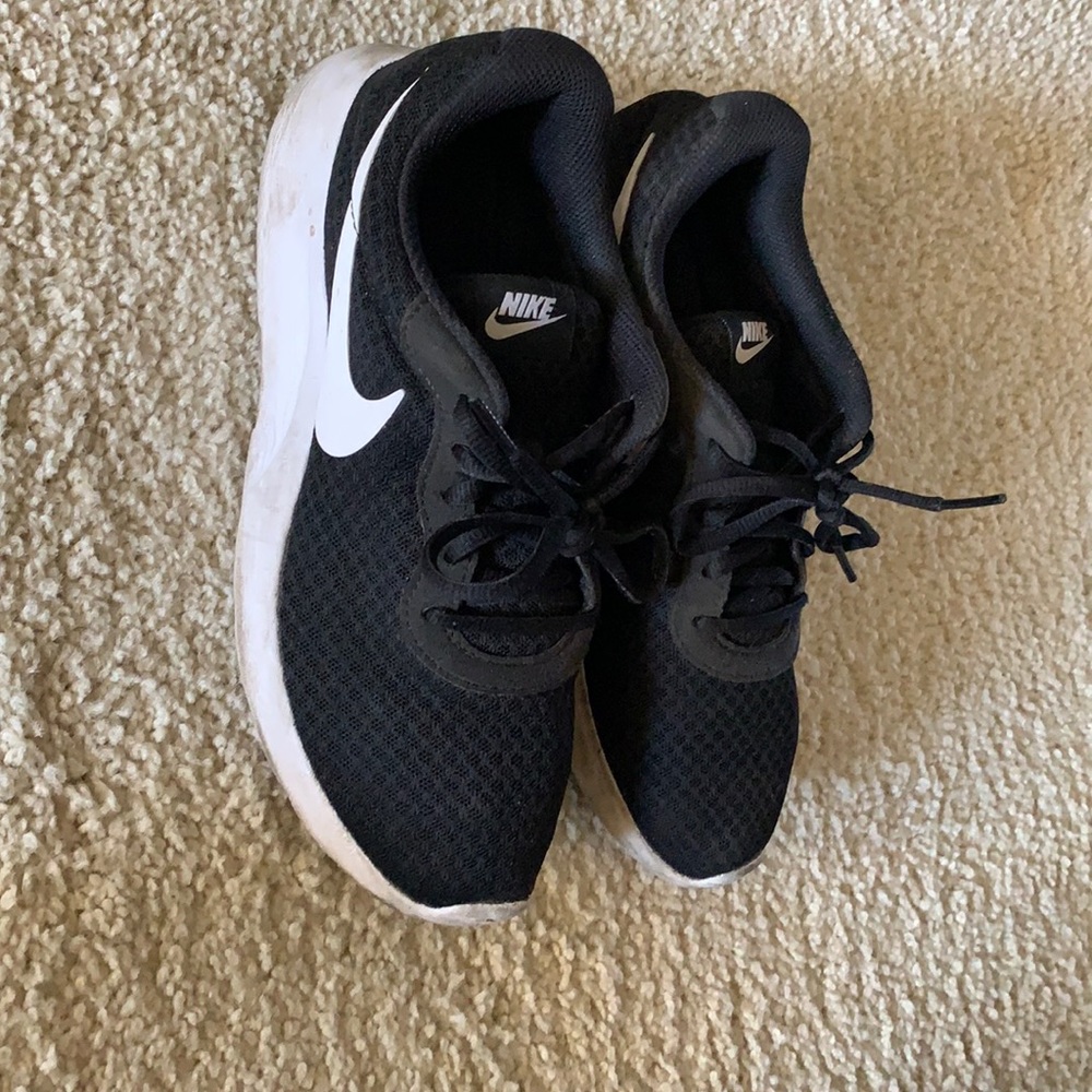 Nike Tanjun Women’s Sneakers
